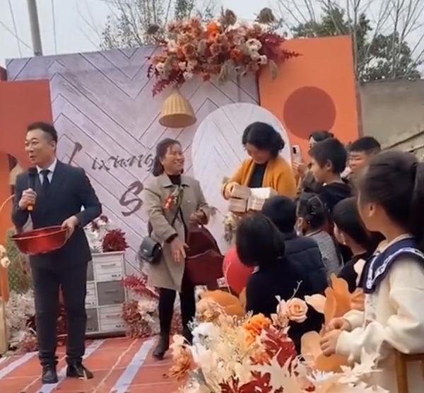 Nhà gái tặng hồi môn 1,4 tỷ tiền mặt, chú rể cười rơi cả mồm-2