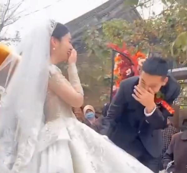 Nhà gái tặng hồi môn 1,4 tỷ tiền mặt, chú rể cười rơi cả mồm-4