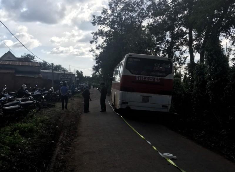 Xe đưa đón không đóng cửa, 1 học sinh rơi xuống tử vong-1