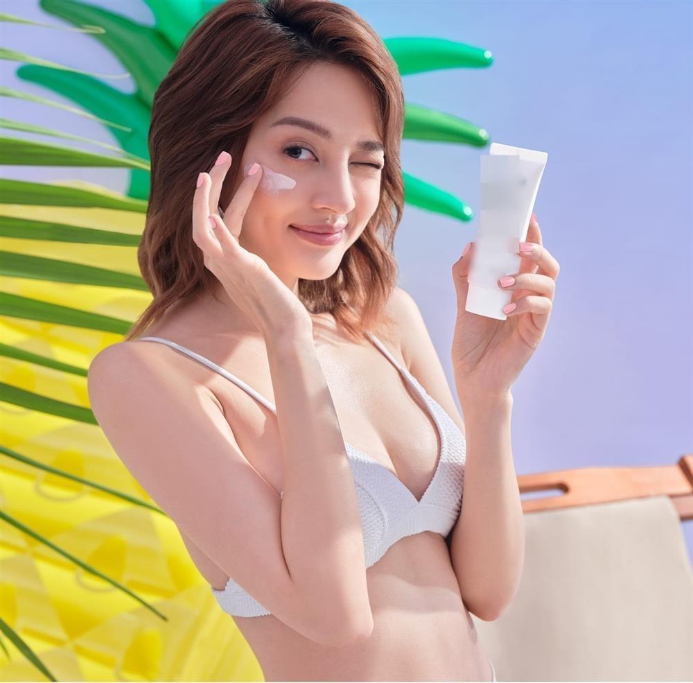 Ngọc Trinh mải làm màu nên dùng kem chống nắng chỉ tổ hại da-4