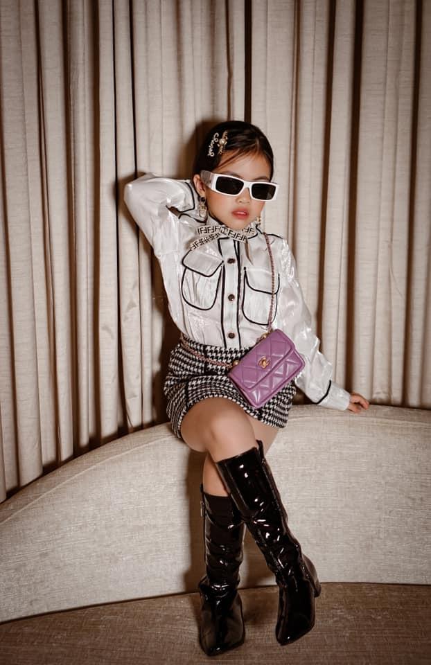 Ái nữ nhà Minh Nhựa 5 tuổi mà đi giày cao gót như thần-8