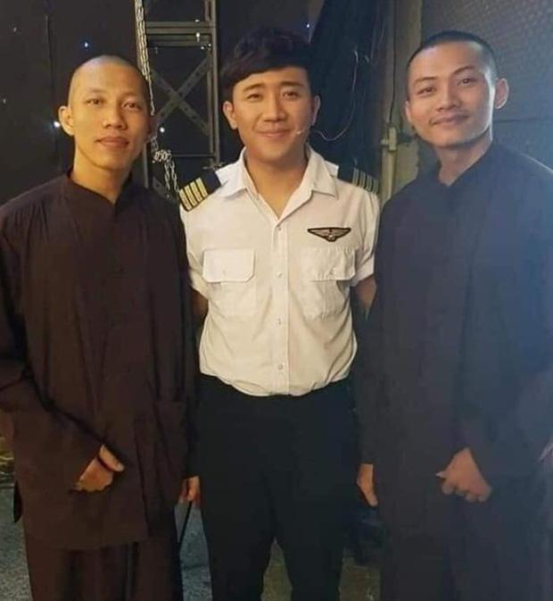 Ảnh Hoài Linh, Đàm Vĩnh Hưng bên sư thầy Tịnh thất Bồng Lai-1