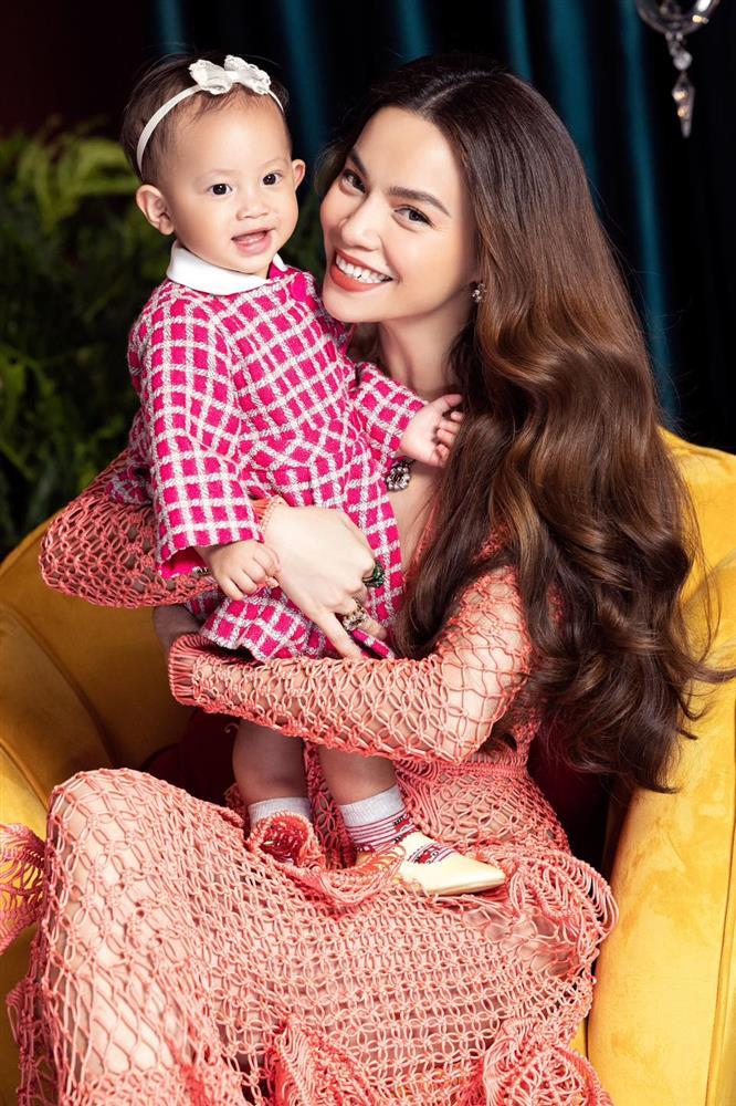 Sinh nhật Leon, Lisa: Khí chất lẫn váy xuyên không của Hà Hồ gây chú ý-4