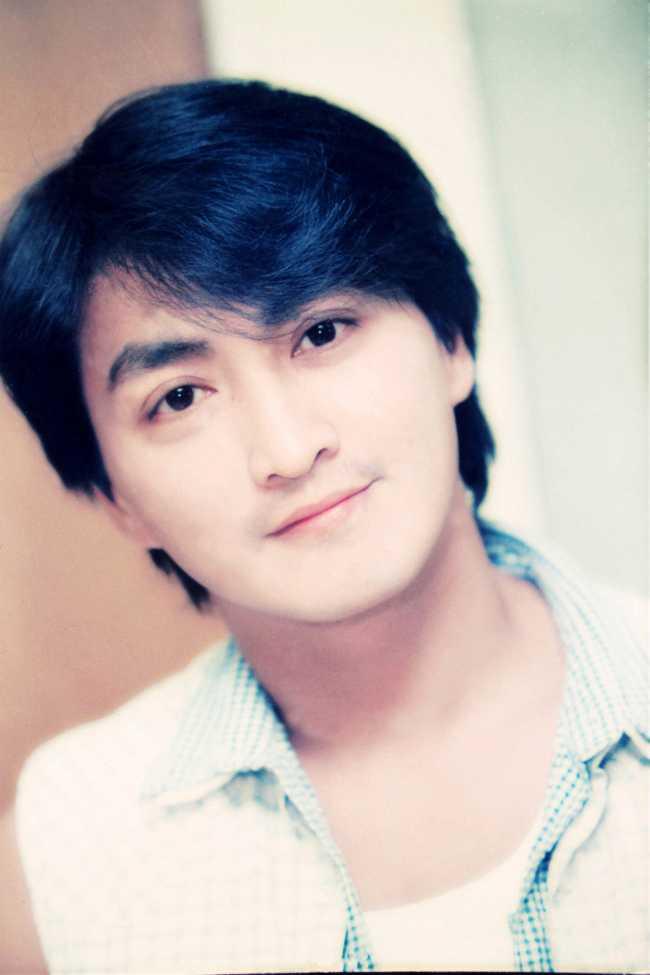 Triển Chiêu Hà Gia Kính đã bí mật kết hôn, có con gái lớn?-1