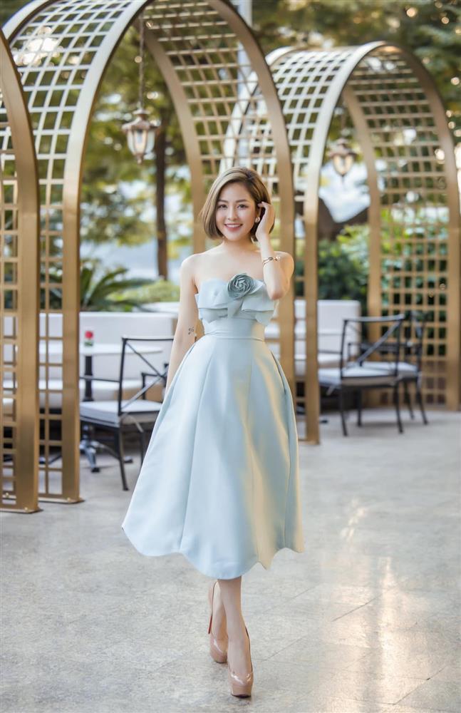 Hotgirl Trâm Anh gặp sự cố, khóa bình luận vì comment tiêu cực-1