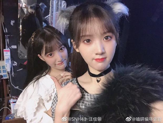 2 idol nữ Trung Quốc hẹn hò: Cử chỉ mờ ám mà fan không nhận ra-11