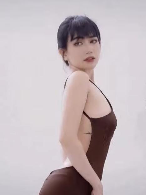 Mỹ nhân Vbiz chỉ 1m55 uốn éo khoe body khét lẹt-1
