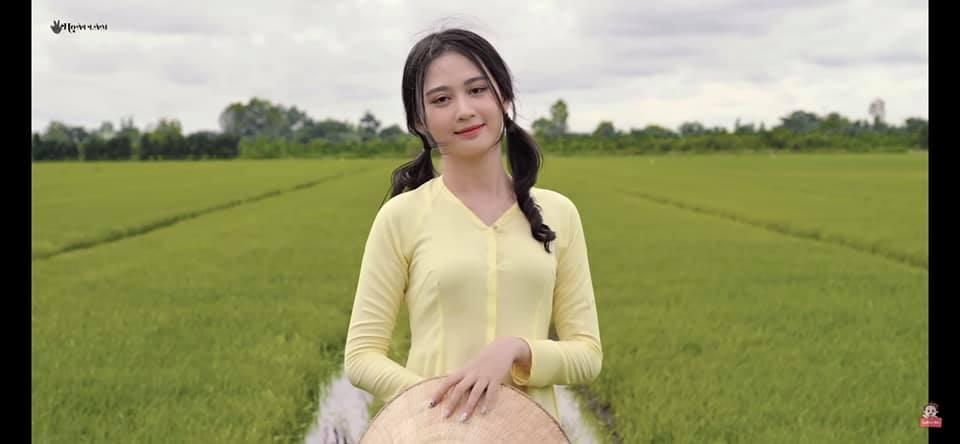 Nhan sắc xinh đẹp của bạn gái mới 15 tuổi từng đóng MV của Hoài Lâm-7