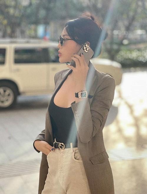 Đi làm sặc mùi tiền như Kỳ Duyên: Riêng đồng hồ đã 620 triệu-4