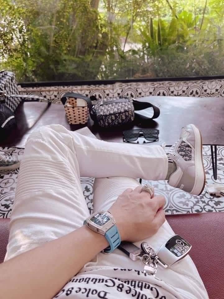 Cuộc sống sặc mùi tiền của trùm đường dây đánh bạc 30.000 tỷ-4