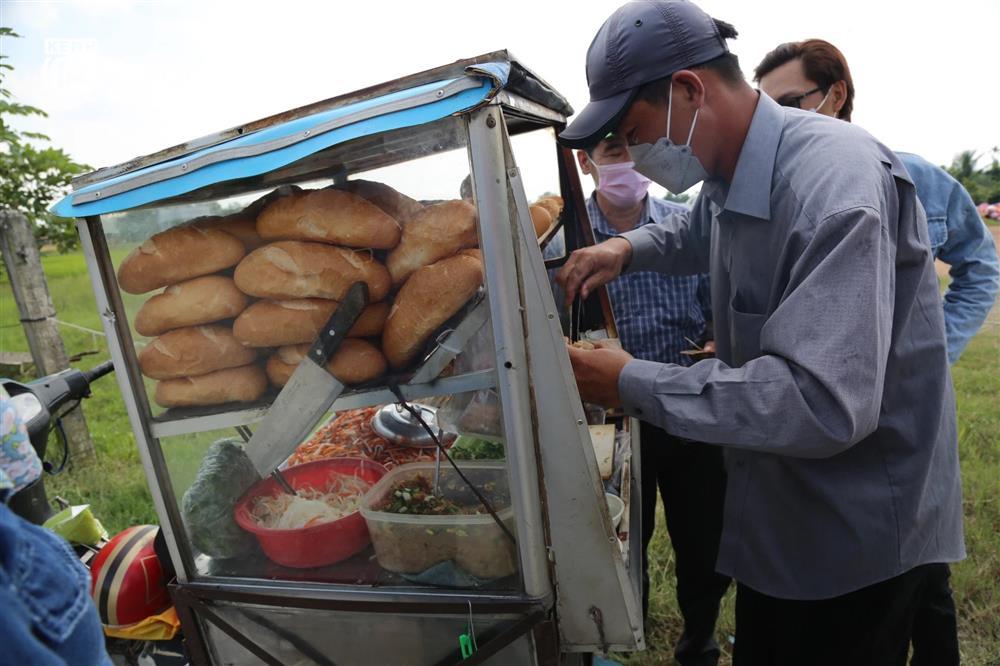 Bà Hằng đến Tịnh thất Bồng Lai, hàng quán tụ như trẩy hội-2