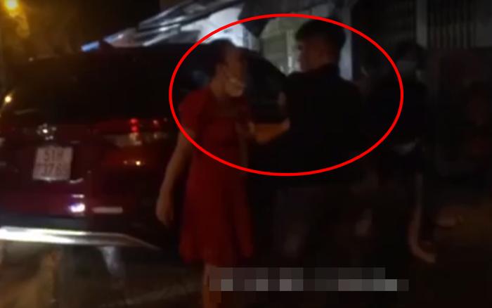 Tiểu tam bị chính thất đánh tả tơi, sụp xuống lạy chị tha cho em-1