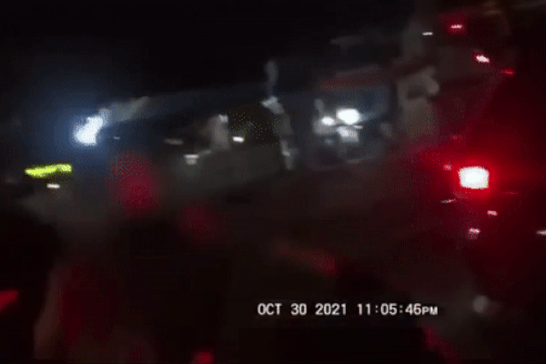 'Tiểu tam' bị chính thất đánh tả tơi, sụp xuống lạy 'chị tha cho em'