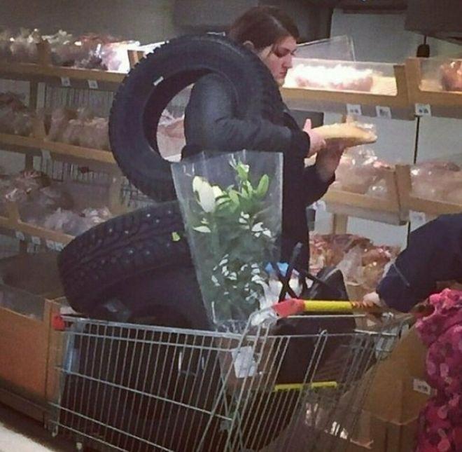 Đứng hình vì độ men lỳ của phụ nữ, chẳng ngại đè bẹp thế giới-2