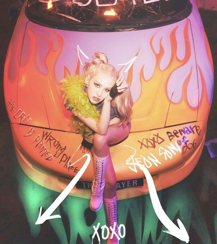 Búp bê sống Somi gây mê với style chói lóa trong MV XOXO-2