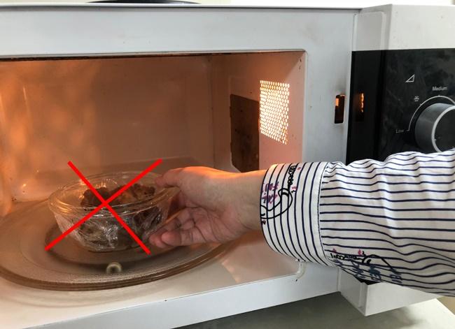 Những sai lầm dùng lò vi sóng nhiều người vô tư mắc phải-5