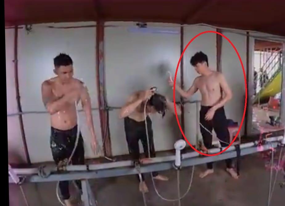 Ngô Kiến Huy khoe body 6 múi, dân mạng soi hàng thật khác xa-3