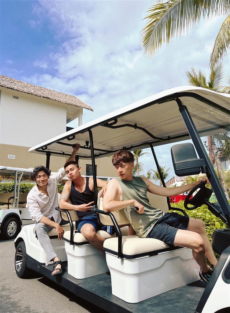 Ngô Kiến Huy khoe body 6 múi, dân mạng soi hàng thật khác xa-9