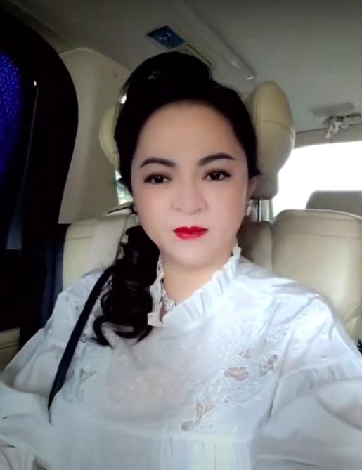 Bà Hằng mắng sốc khi đã đến cửa mà không được Tịnh thất cho vào-4