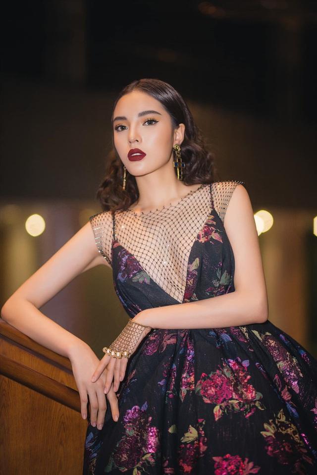 Hoa hậu dự sự kiện trường THPT với cát-xê 120 triệu đồng-1