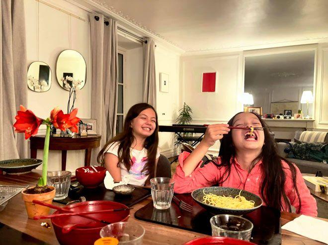 Con trai Hồng Nhung gây sốt vì suối tóc dài thượt như bé gái-4