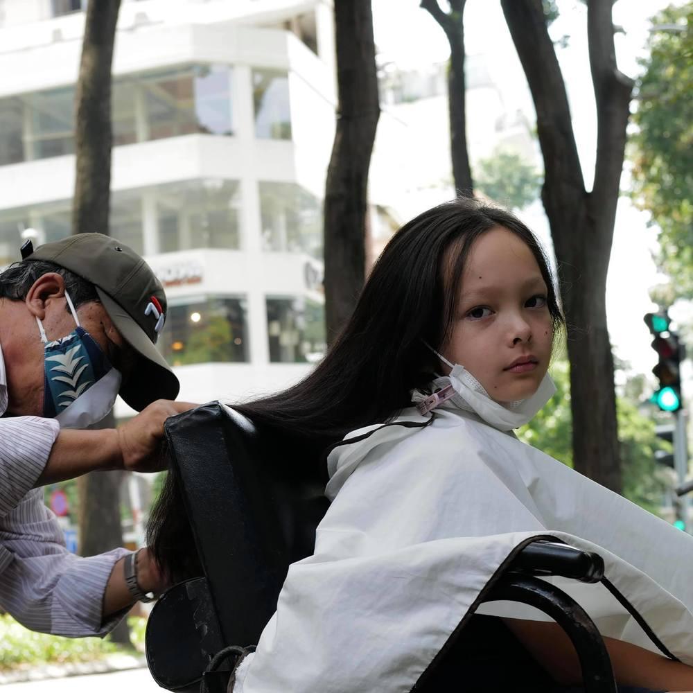 Con trai Hồng Nhung gây sốt vì suối tóc dài thượt như bé gái-7