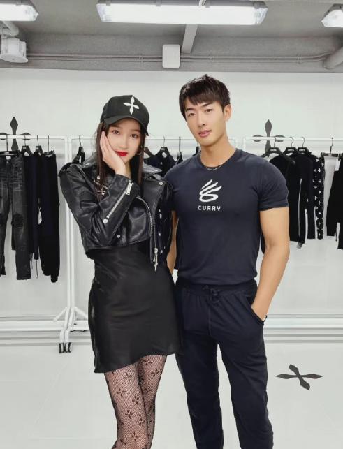 Quan Hiểu Đồng bị chê như trợ lý khi sánh đôi bạn trai Lộc Hàm-10