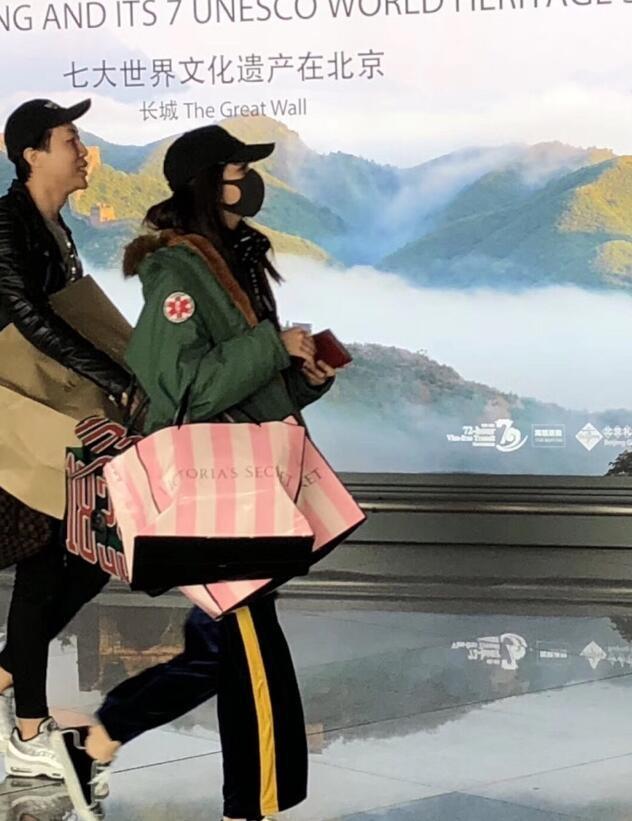 Quan Hiểu Đồng bị chê như trợ lý khi sánh đôi bạn trai Lộc Hàm-7