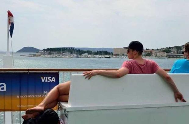 Loạt khoảnh khắc khiến trí tưởng tượng đen tối thêm bay xa-1