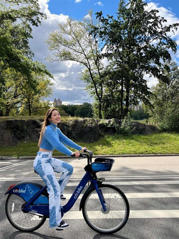 2 tháng sang Mỹ, Chi Pu từ kín đáo giờ lại ngựa quen đường cũ-12