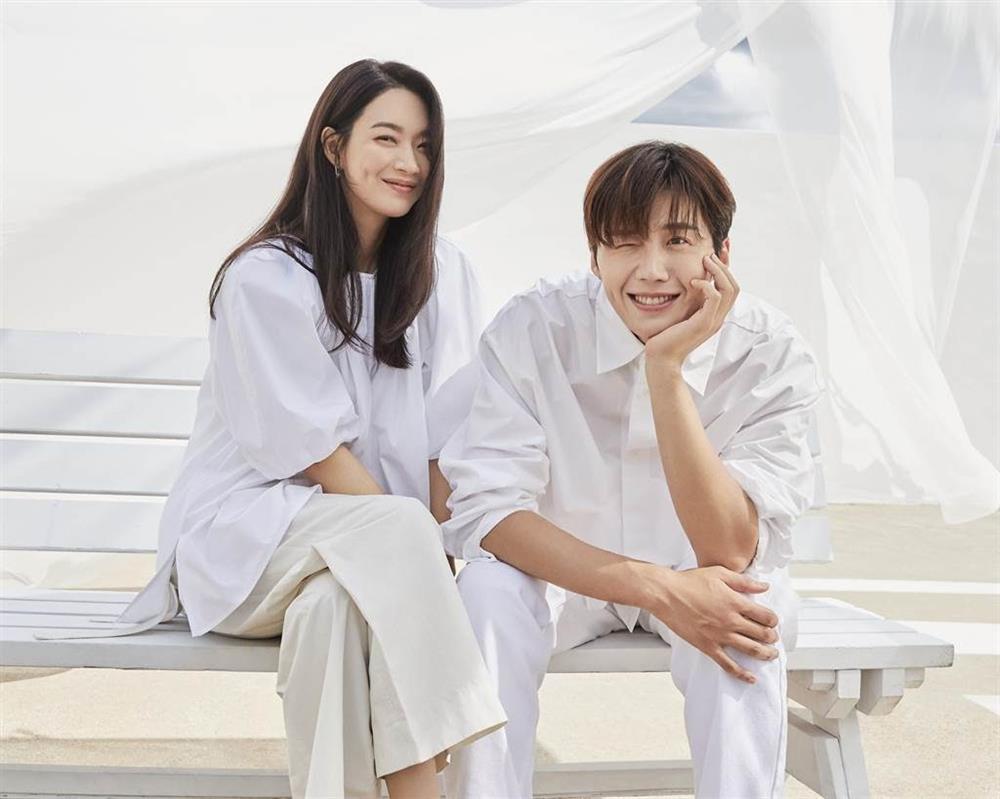 Kim Seon Ho và Shin Min Ah là cặp đôi phim đẹp nhất năm 2021-1
