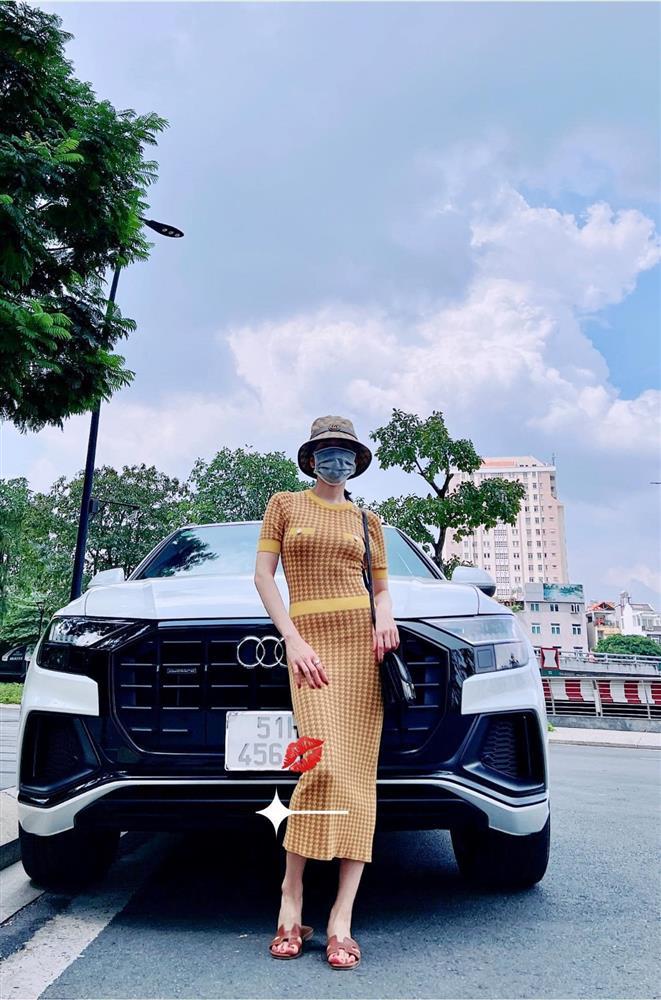 Lệ Quyên gây lú vì chiếc váy như phơi bày điểm nhạy cảm vòng 1-2