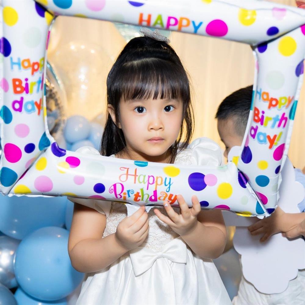 Diệp Lâm Anh công khai bộ ảnh sinh nhật con ngày bão tố-5