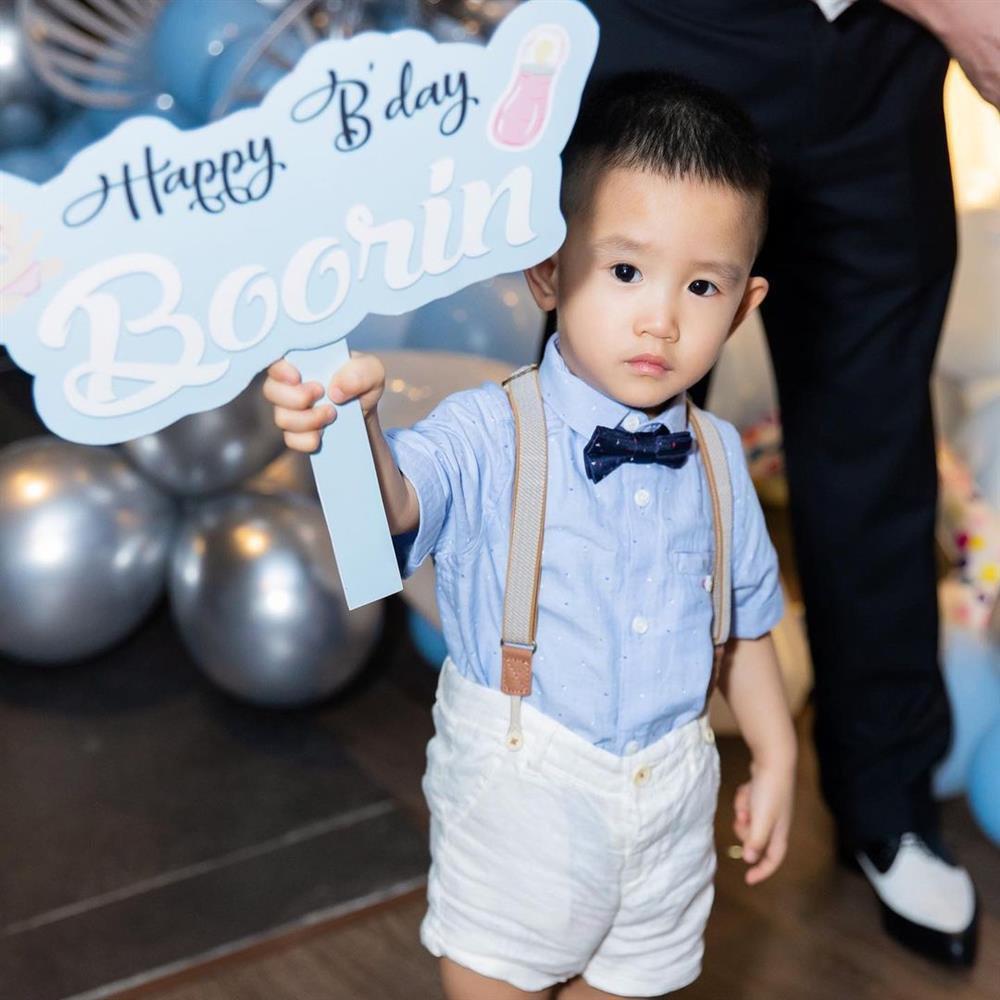 Diệp Lâm Anh công khai bộ ảnh sinh nhật con ngày bão tố-9