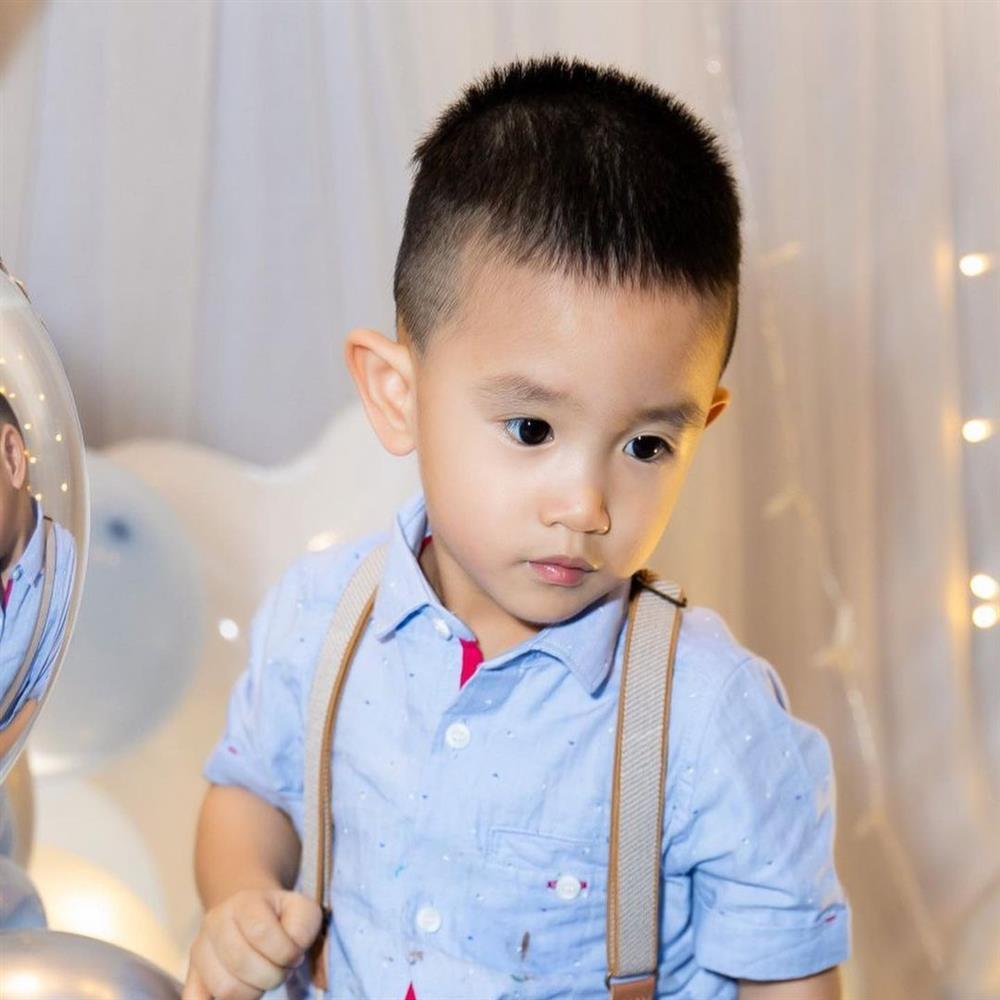 Diệp Lâm Anh công khai bộ ảnh sinh nhật con ngày bão tố-10