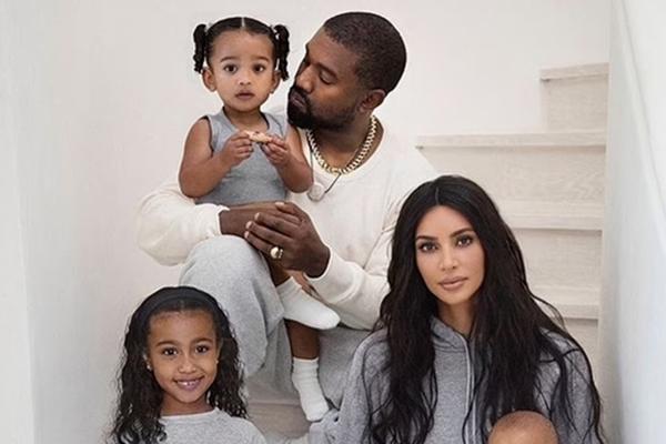 Kanye West bán điền trang và 7 ôtô để chuyển về sống gần Kim-5