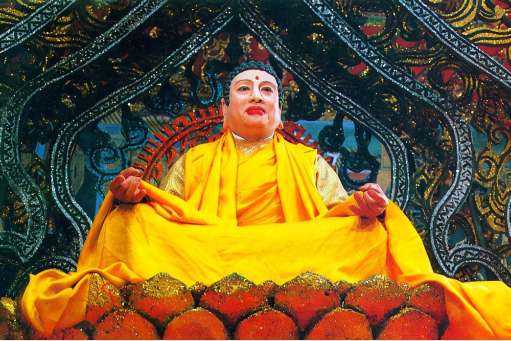 Phật Tổ Tây Du Ký 83 tuổi vẫn mặc áo cà sa đi diễn hội chợ-2