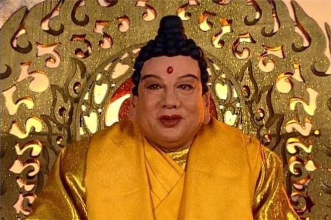 Phật Tổ Tây Du Ký 83 tuổi vẫn mặc áo cà sa đi diễn hội chợ-3