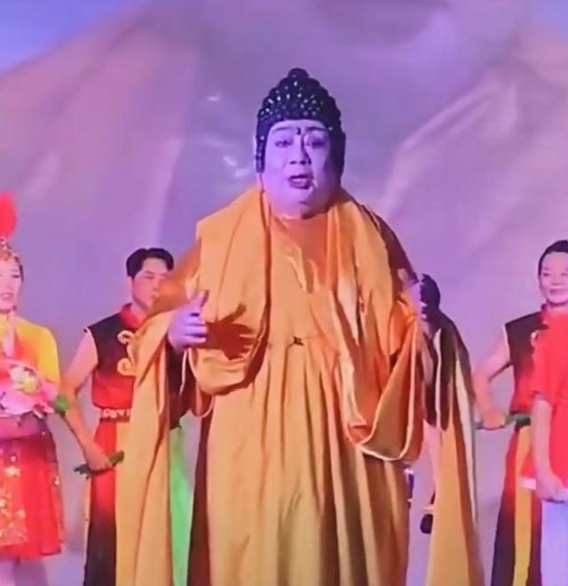 Phật Tổ Tây Du Ký 83 tuổi vẫn mặc áo cà sa đi diễn hội chợ-7
