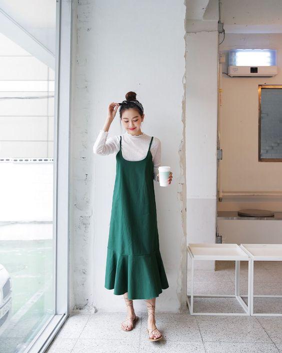 Mix đồ với váy yếm mùa đông vừa ấm vừa xịn sò như gái Hàn  Tin tức Online