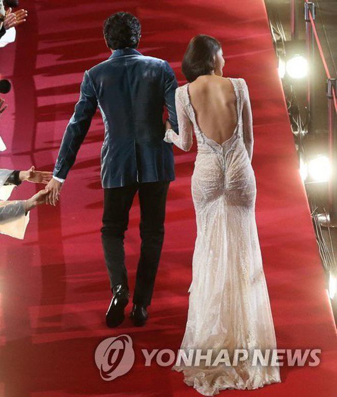 5 bộ váy phá nát hình tượng thơ ngây của các sao nữ-4