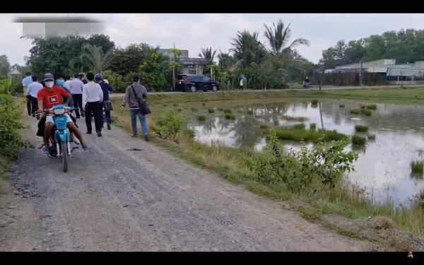 Sốc ảnh trên cao cả ngàn người hóng bà Hằng tới Tịnh thất-7