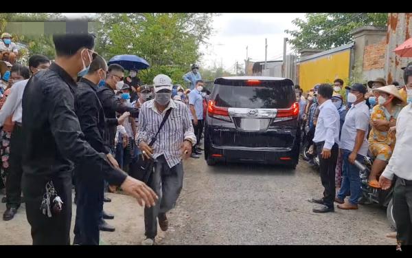 Sốc ảnh trên cao cả ngàn người hóng bà Hằng tới Tịnh thất-6