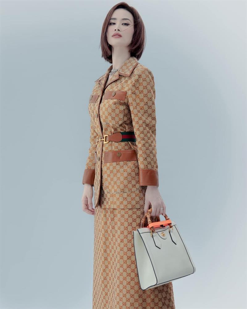 Thúy Vi lộ nội y toe toét - Ngọc Trinh bớt hở liền được khen-4