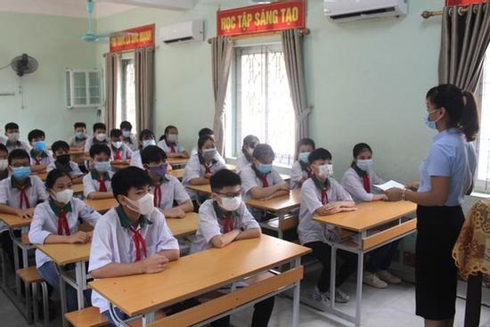 Hà Nội hỏa tốc đổi phương án, chỉ 1 huyện cho học sinh học trực tiếp