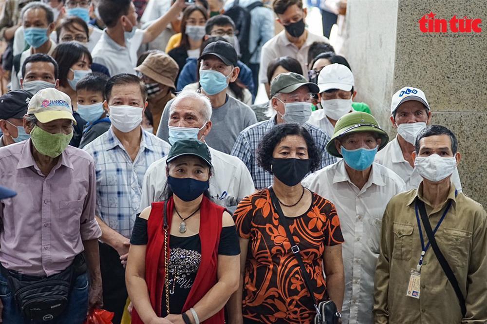 Người dân xếp hàng trải nghiệm đường sắt Cát Linh - Hà Đông-5