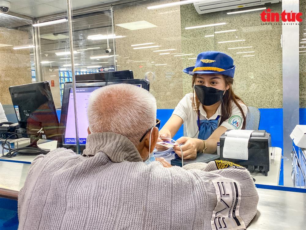 Người dân xếp hàng trải nghiệm đường sắt Cát Linh - Hà Đông-6