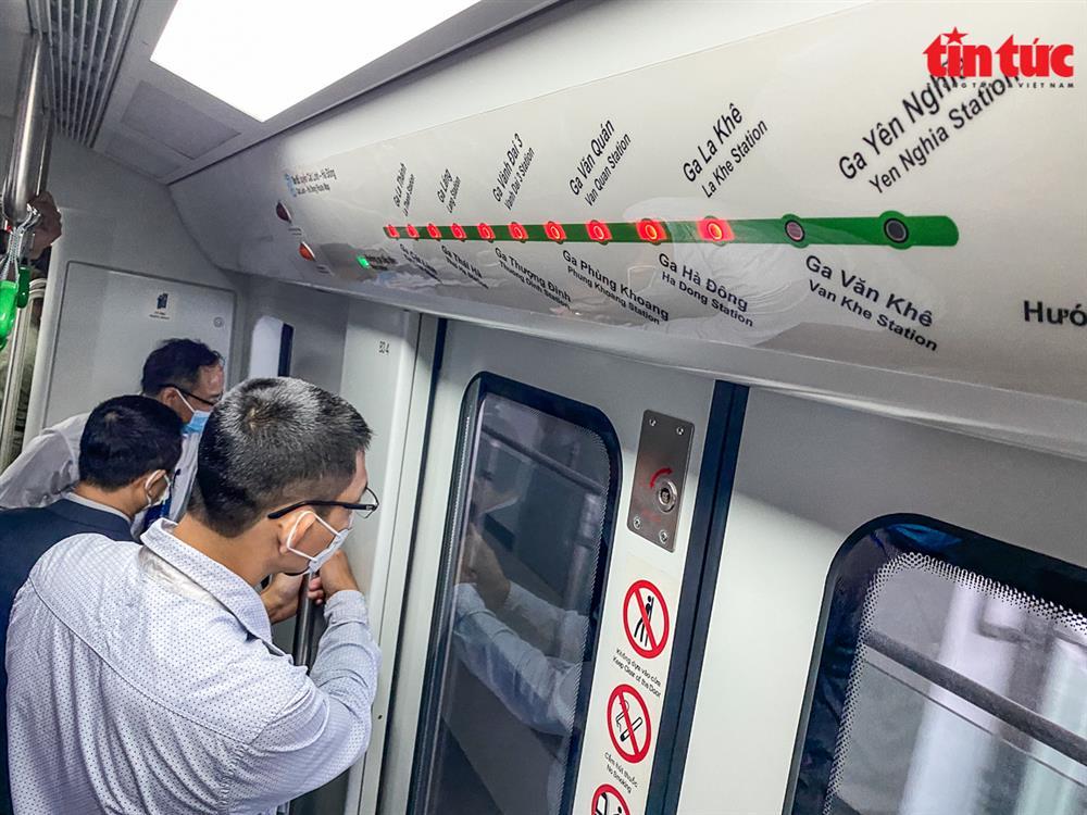 Người dân xếp hàng trải nghiệm đường sắt Cát Linh - Hà Đông-14