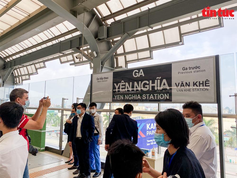 Người dân xếp hàng trải nghiệm đường sắt Cát Linh - Hà Đông-18