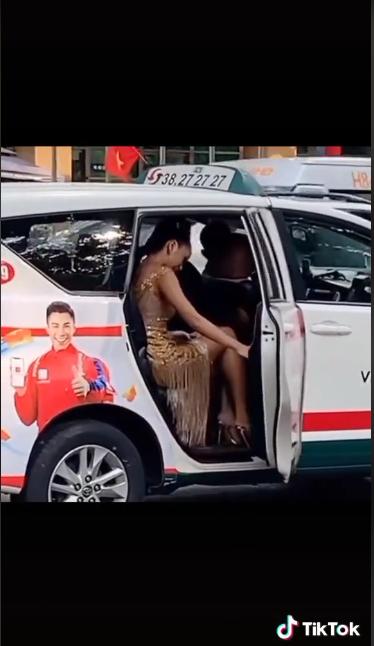 Bắt gặp HHen Niê vẫy taxi đi đường, body thật có như ảnh?-3